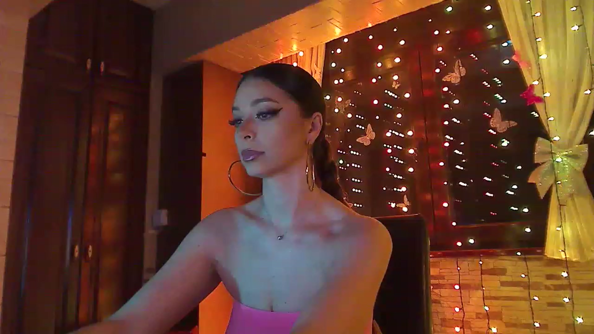 Gallery image thumbnail from No_bo_dy's myfreecams stream on, 05/04/2023, 01:14 image 5 of 20