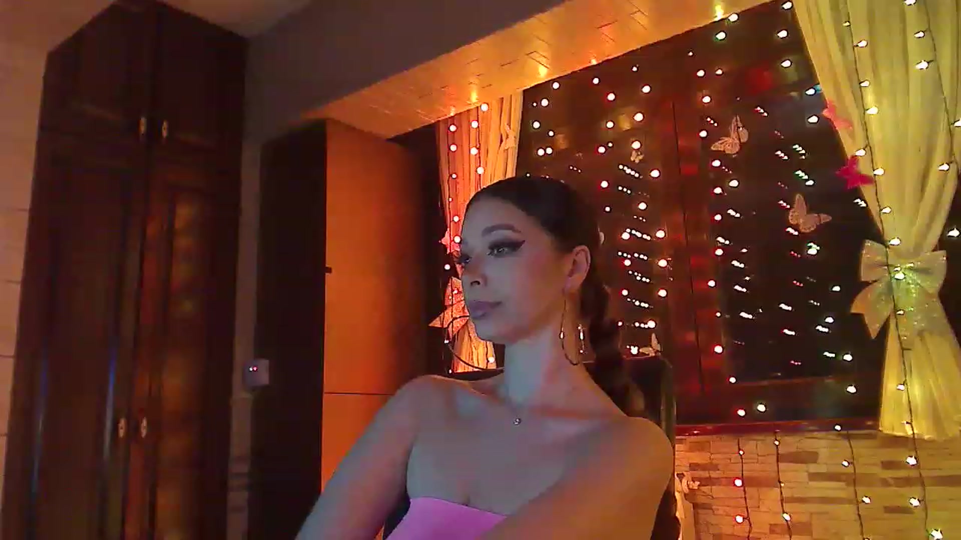 Gallery image thumbnail from No_bo_dy's myfreecams stream on, 05/04/2023, 01:14 image 18 of 20