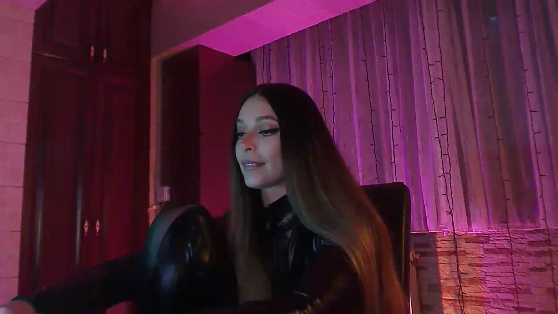 Gallery image thumbnail from No_bo_dy's myfreecams stream on, 06/11/2023, 24:04 image 18 of 20
