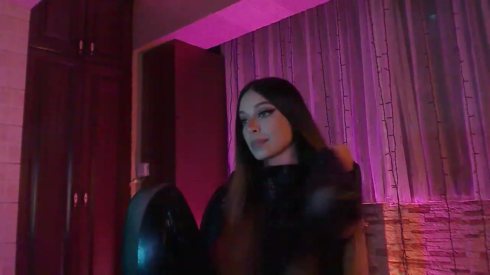 Gallery image thumbnail from No_bo_dy's myfreecams stream on, 06/11/2023, 01:05 image 15 of 20