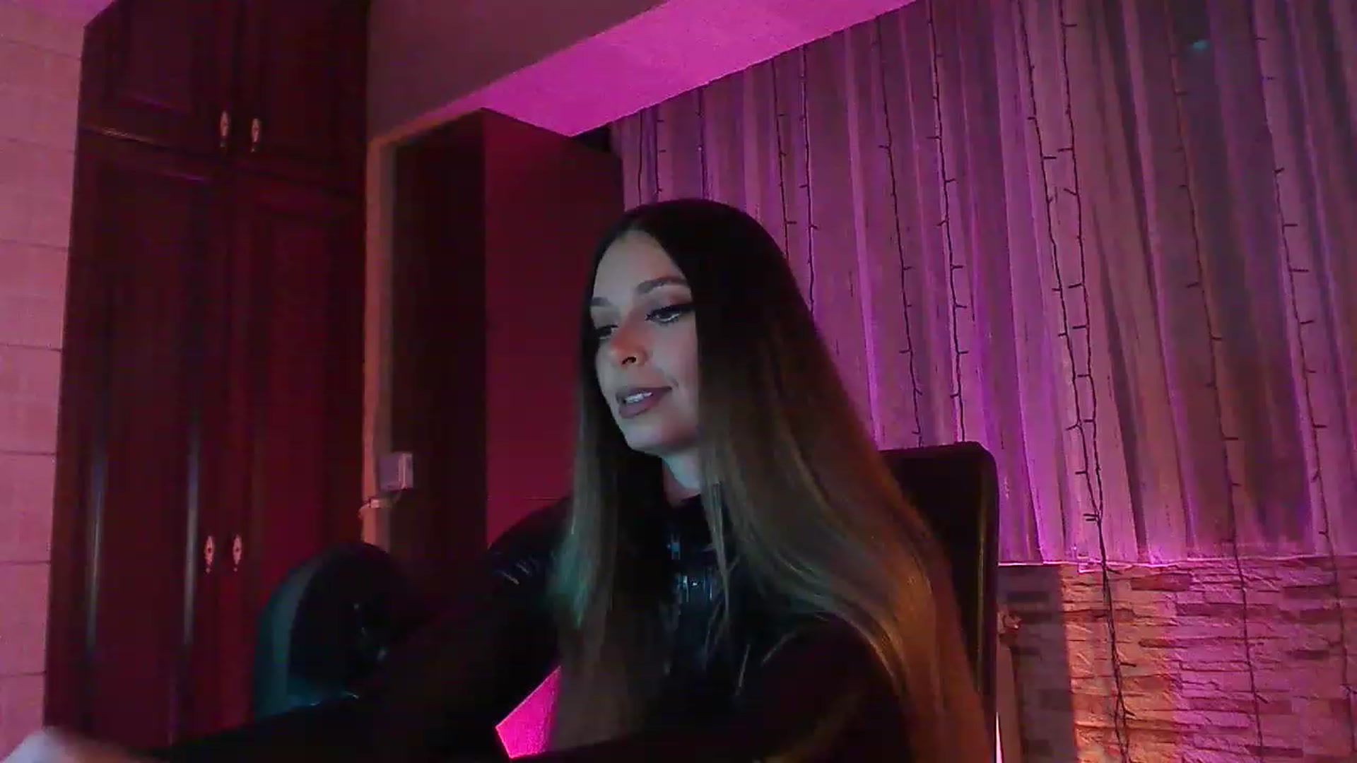 Gallery image thumbnail from No_bo_dy's myfreecams stream on, 06/11/2023, 01:05 image 13 of 20