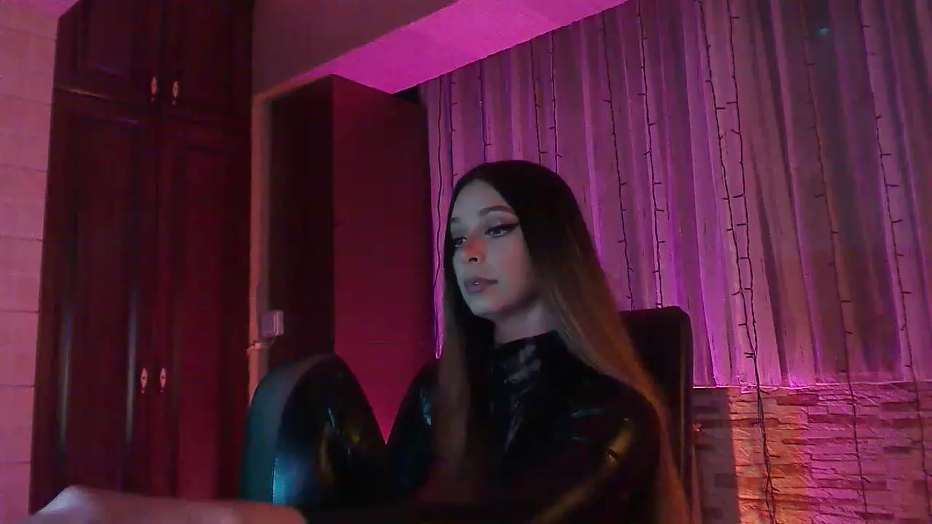 Gallery image thumbnail from No_bo_dy's myfreecams stream on, 06/11/2023, 01:05 image 16 of 20