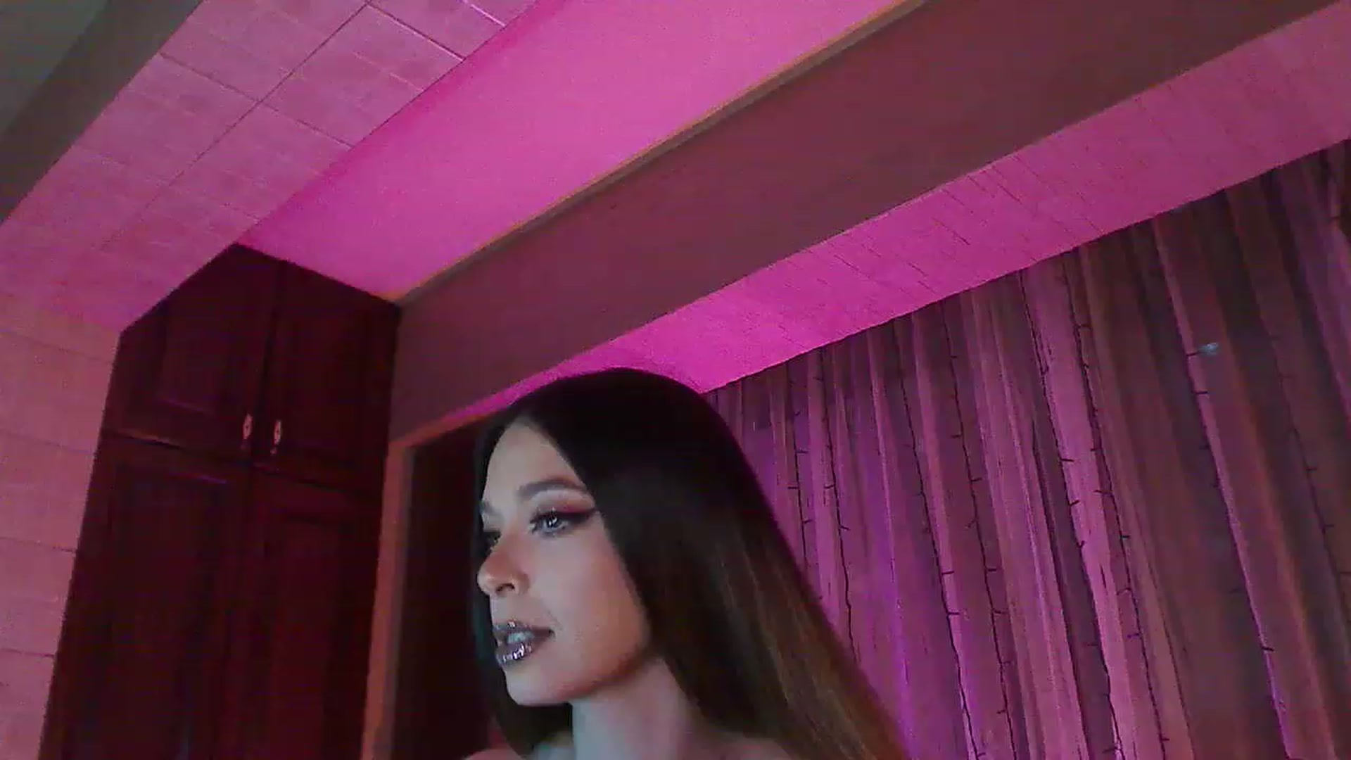Gallery image thumbnail from No_bo_dy's myfreecams stream on, 06/12/2023, 24:44 image 13 of 20