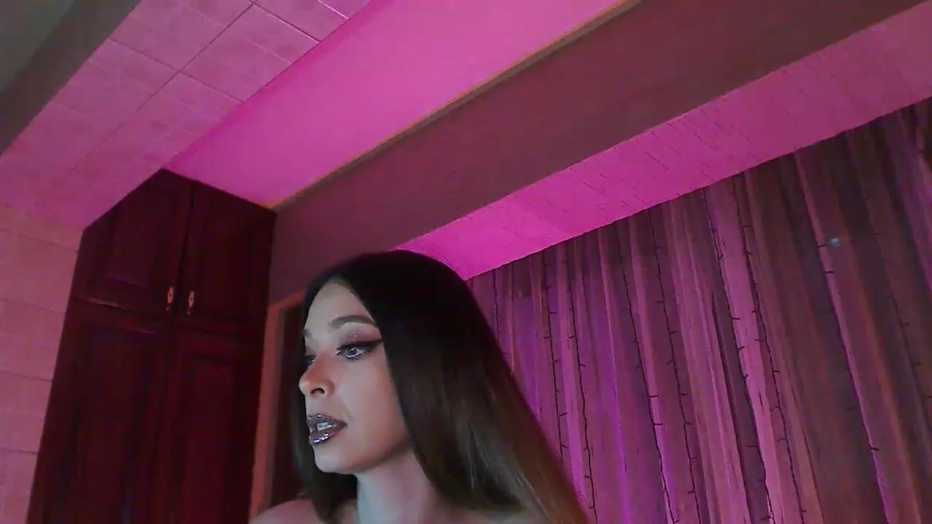 Gallery image thumbnail from No_bo_dy's myfreecams stream on, 06/12/2023, 24:44 image 14 of 20