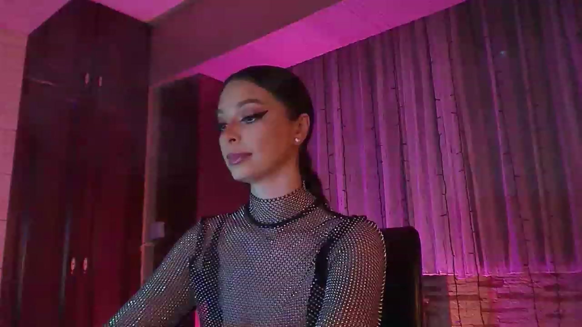 Gallery image thumbnail from No_bo_dy's myfreecams stream on, 06/12/2023, 23:29 image 19 of 20