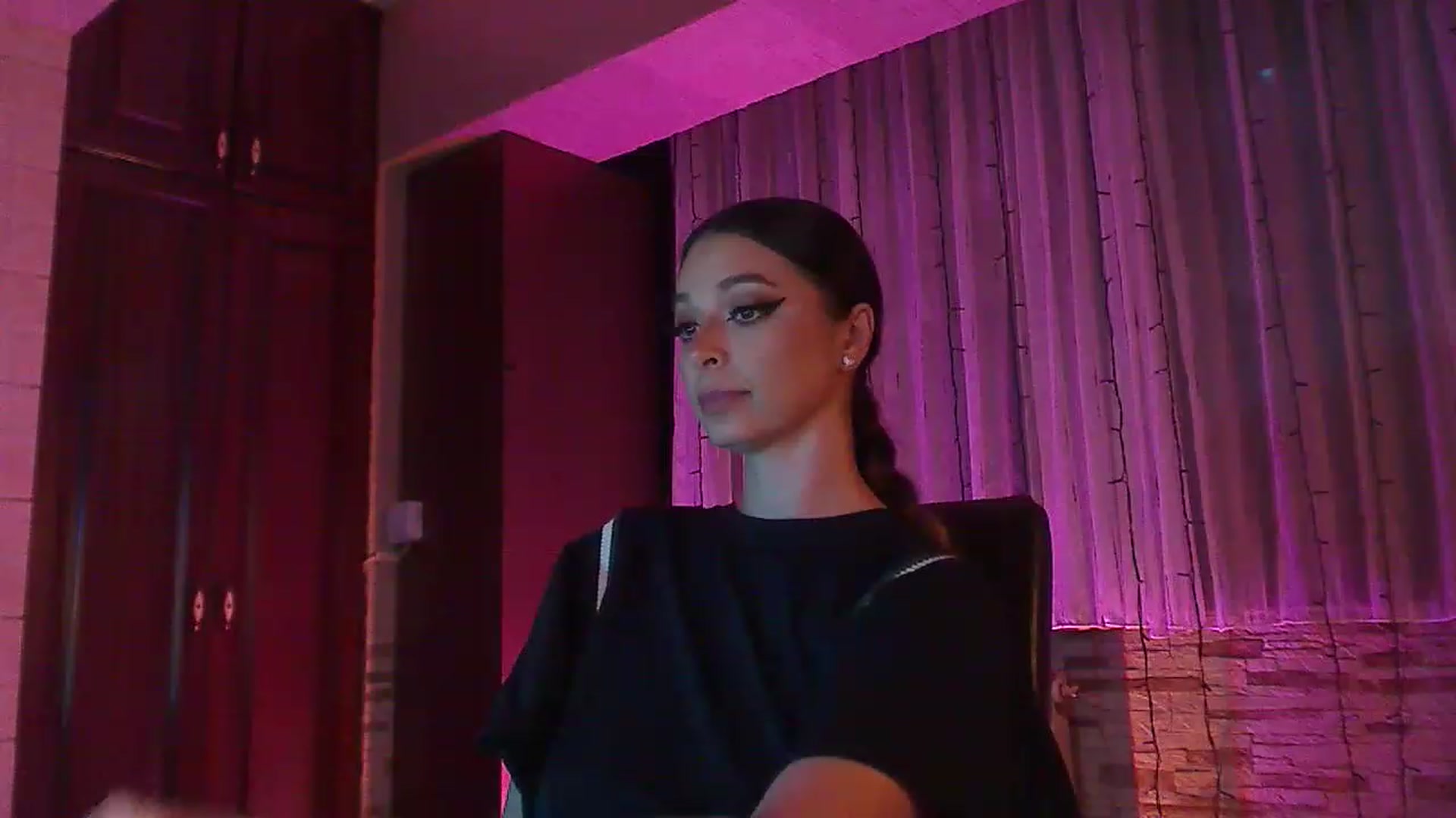 Gallery image thumbnail from No_bo_dy's myfreecams stream on, 06/13/2023, 01:51 image 8 of 20