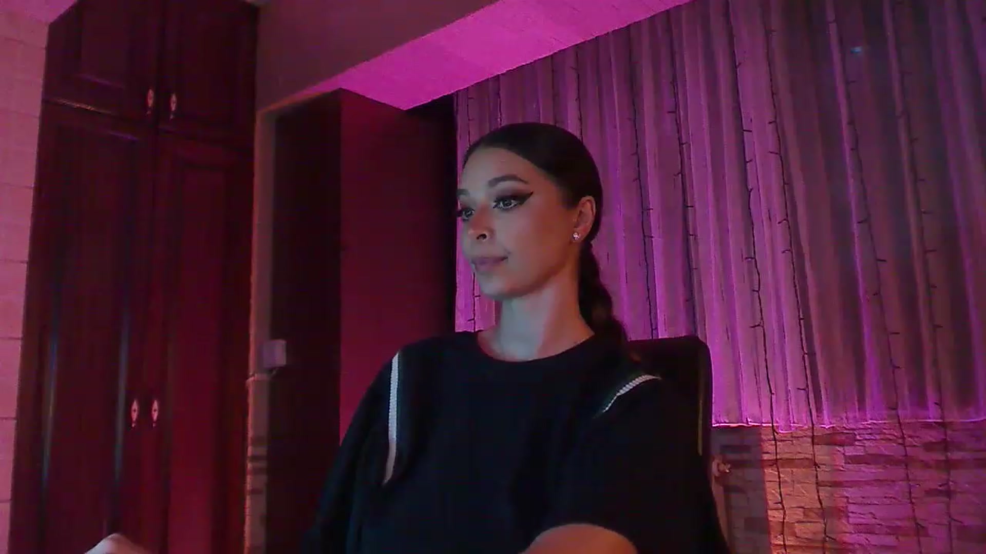 Gallery image thumbnail from No_bo_dy's myfreecams stream on, 06/13/2023, 01:51 image 6 of 20