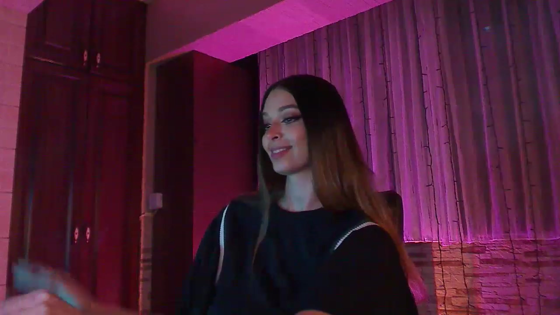 Gallery image thumbnail from No_bo_dy's myfreecams stream on, 06/13/2023, 01:51 image 10 of 20