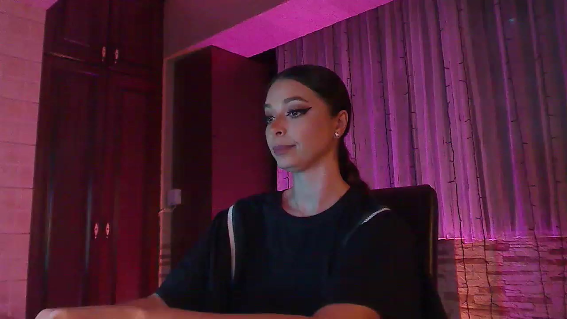 Gallery image thumbnail from No_bo_dy's myfreecams stream on, 06/13/2023, 01:51 image 1 of 20