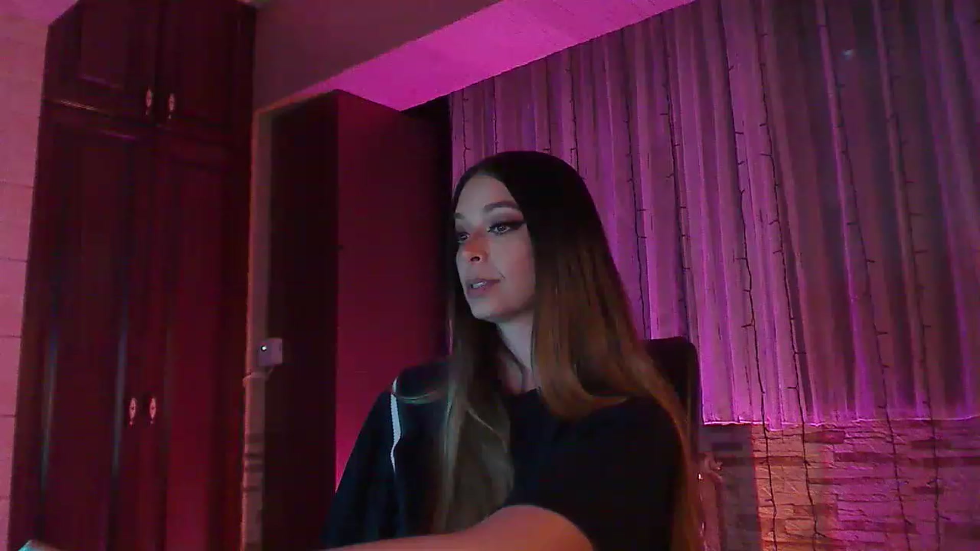 Gallery image thumbnail from No_bo_dy's myfreecams stream on, 06/13/2023, 01:51 image 16 of 20