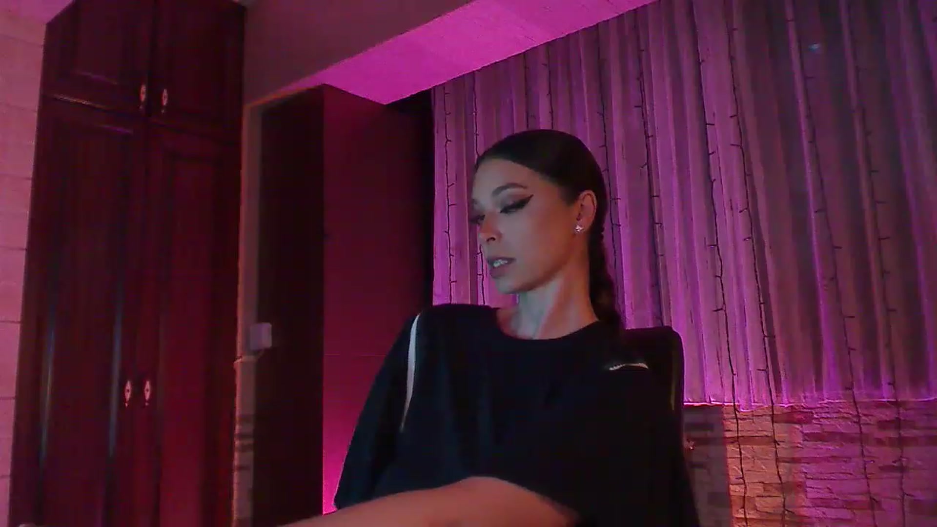 Gallery image thumbnail from No_bo_dy's myfreecams stream on, 06/13/2023, 01:51 image 5 of 20