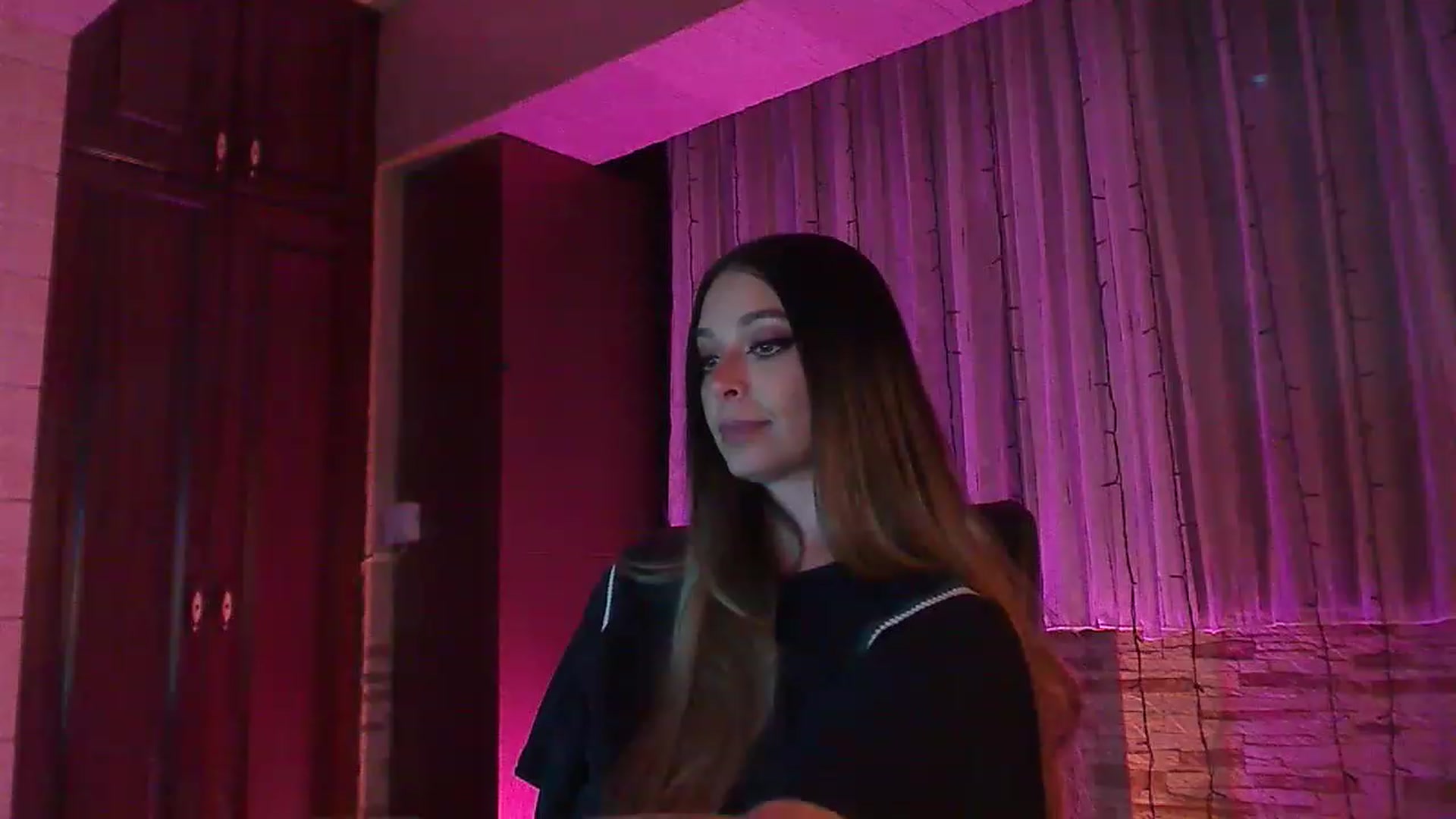 Gallery image thumbnail from No_bo_dy's myfreecams stream on, 06/13/2023, 01:51 image 14 of 20