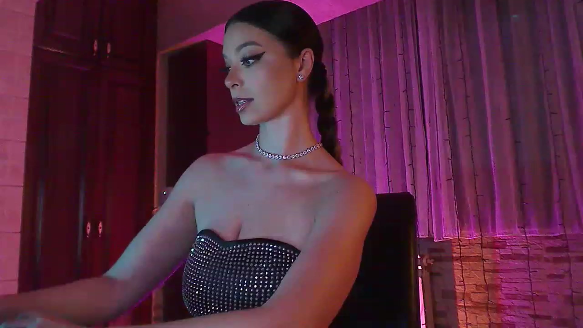 Gallery image thumbnail from No_bo_dy's myfreecams stream on, 06/13/2023, 23:19 image 5 of 20