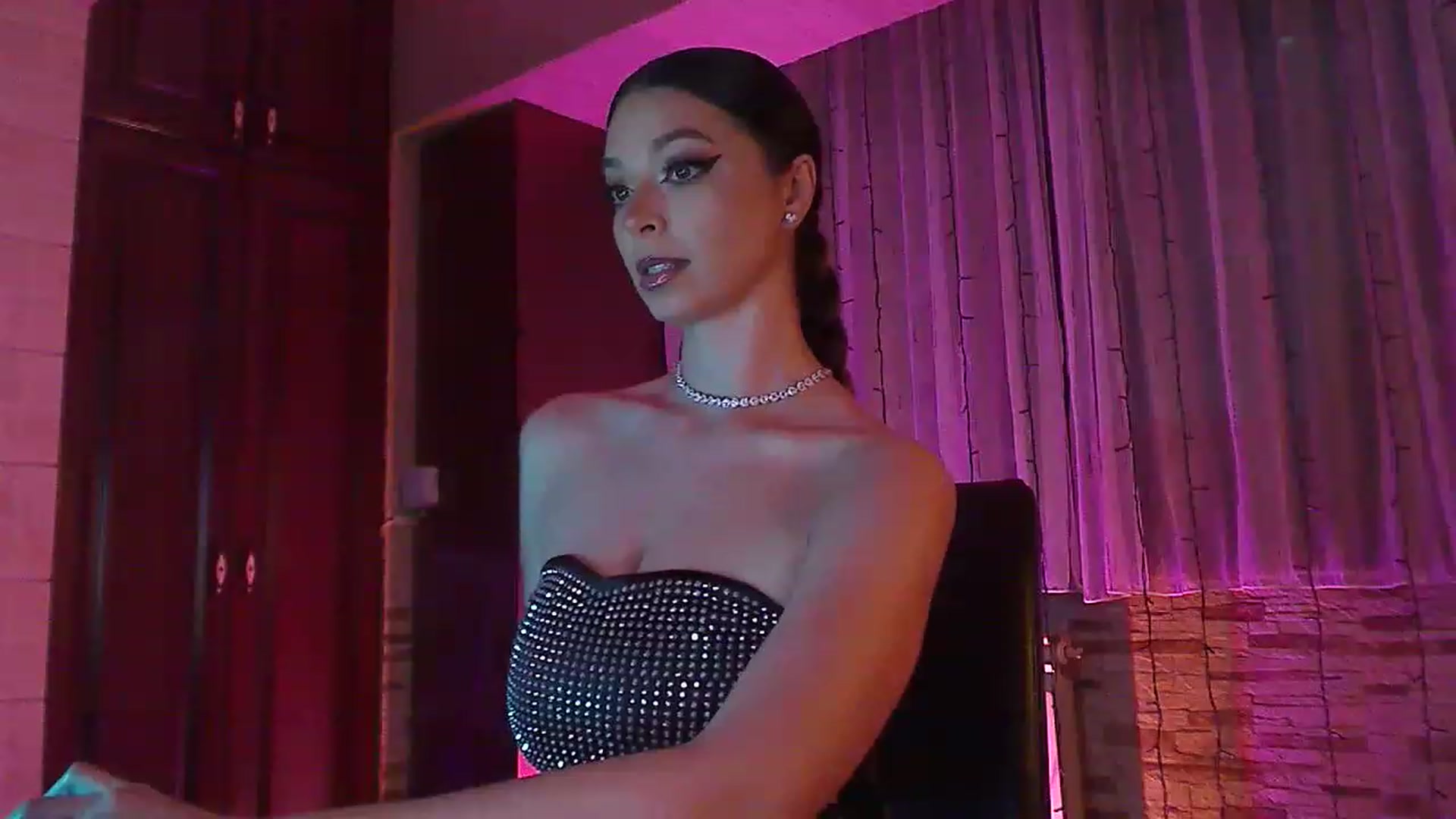 Gallery image thumbnail from No_bo_dy's myfreecams stream on, 06/13/2023, 23:19 image 4 of 20