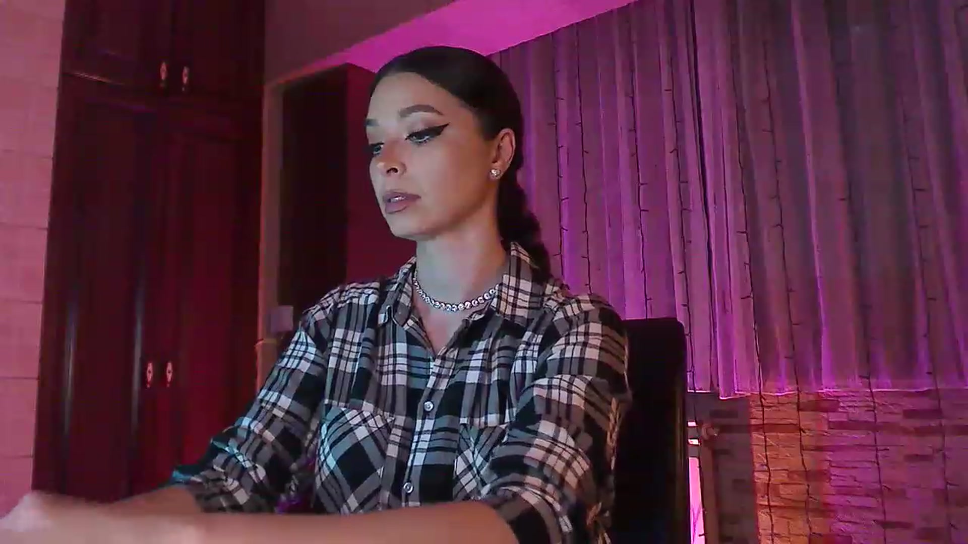 Gallery image thumbnail from No_bo_dy's myfreecams stream on, 06/14/2023, 24:47 image 15 of 20