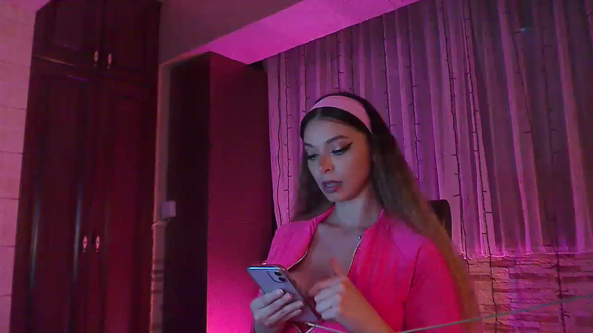 Gallery image thumbnail from No_bo_dy's myfreecams stream on, 06/16/2023, 23:56 image 13 of 20