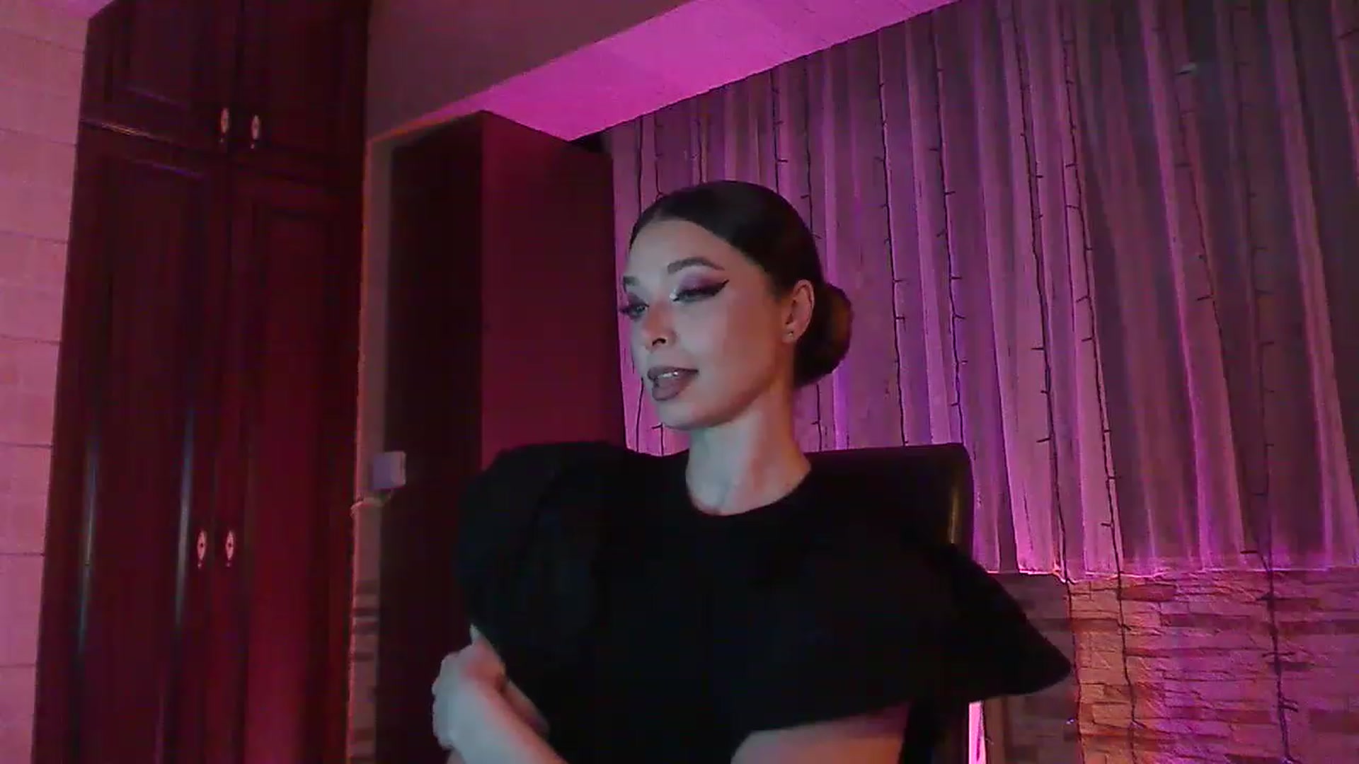 Gallery image thumbnail from No_bo_dy's myfreecams stream on, 06/17/2023, 23:48 image 18 of 20