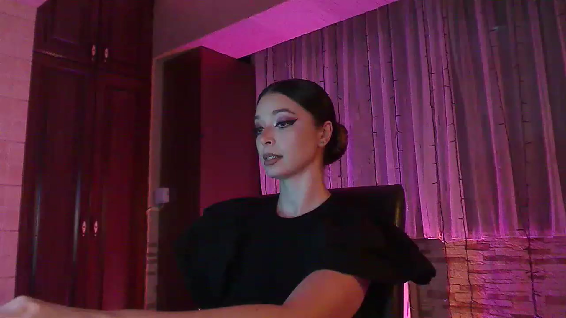 Gallery image thumbnail from No_bo_dy's myfreecams stream on, 06/17/2023, 23:48 image 12 of 20