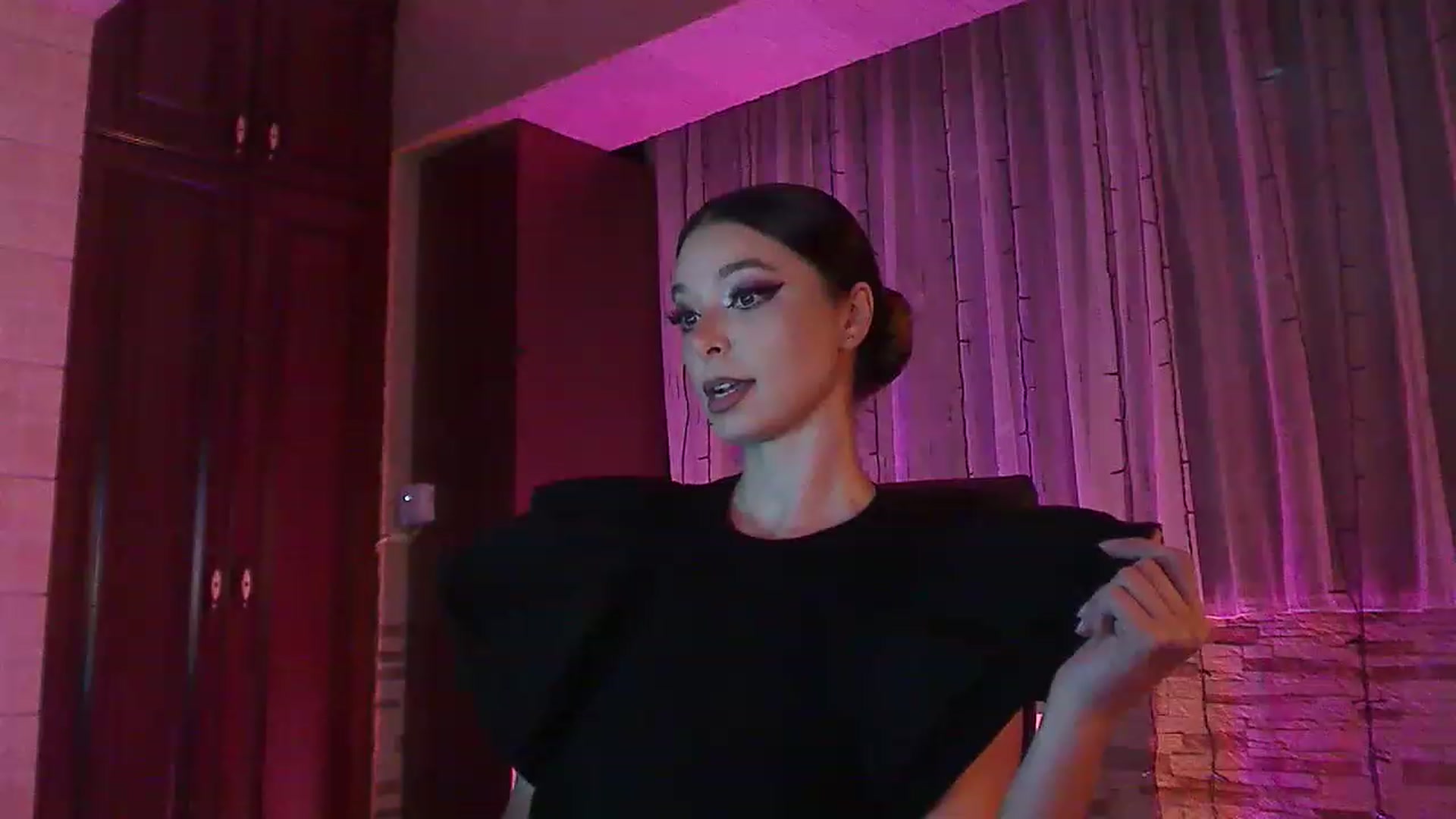 Gallery image thumbnail from No_bo_dy's myfreecams stream on, 06/17/2023, 23:48 image 5 of 20