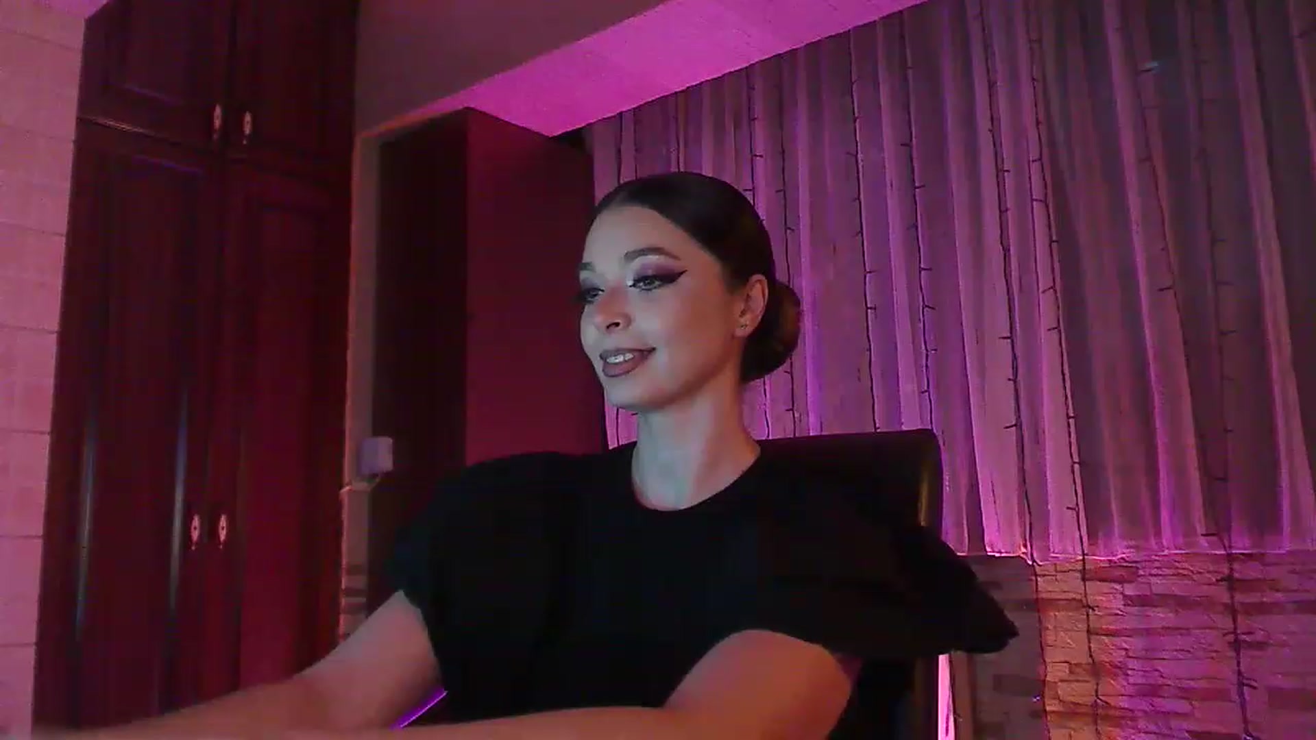 Gallery image thumbnail from No_bo_dy's myfreecams stream on, 06/17/2023, 23:48 image 11 of 20