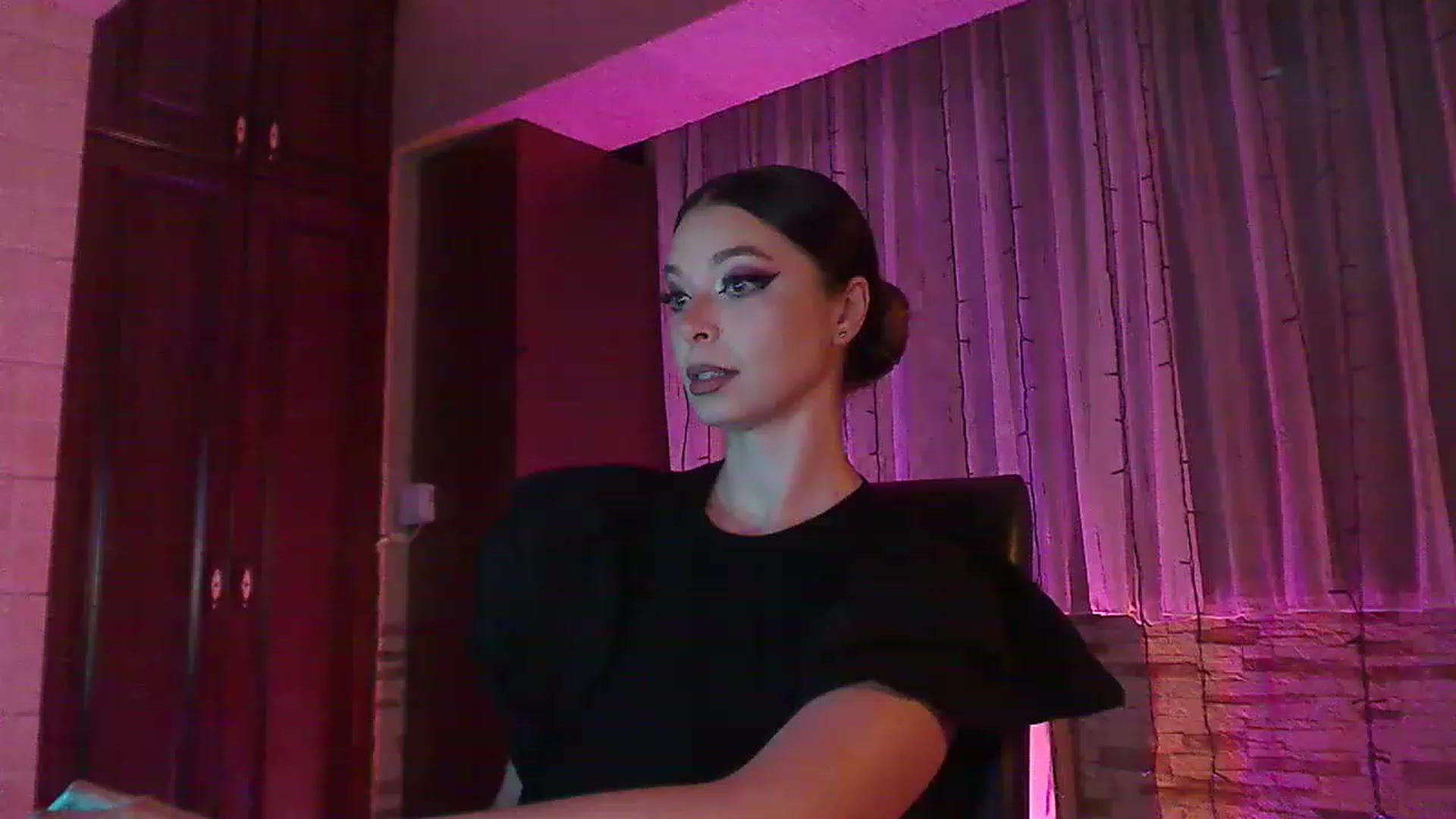 Gallery image thumbnail from No_bo_dy's myfreecams stream on, 06/17/2023, 23:48 image 2 of 20
