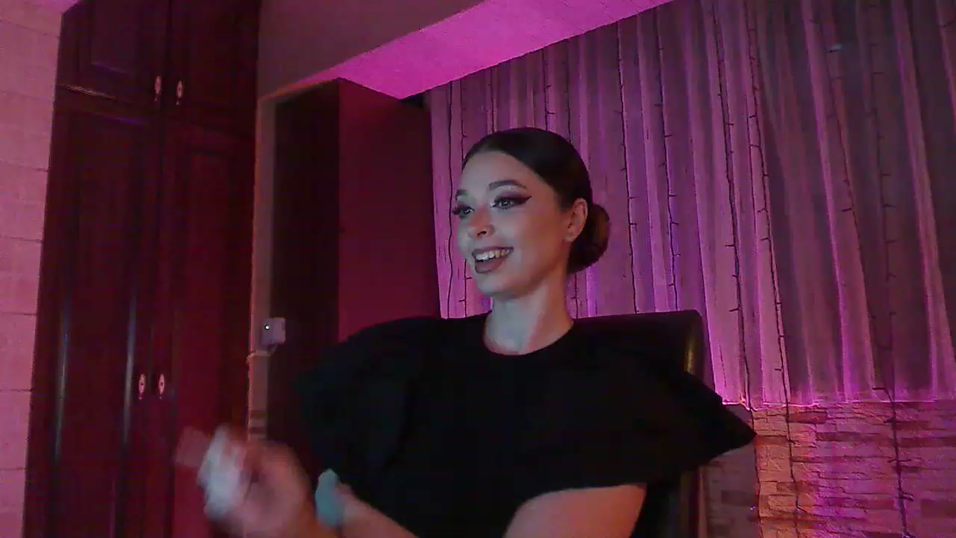 Gallery image thumbnail from No_bo_dy's myfreecams stream on, 06/18/2023, 24:14 image 10 of 20