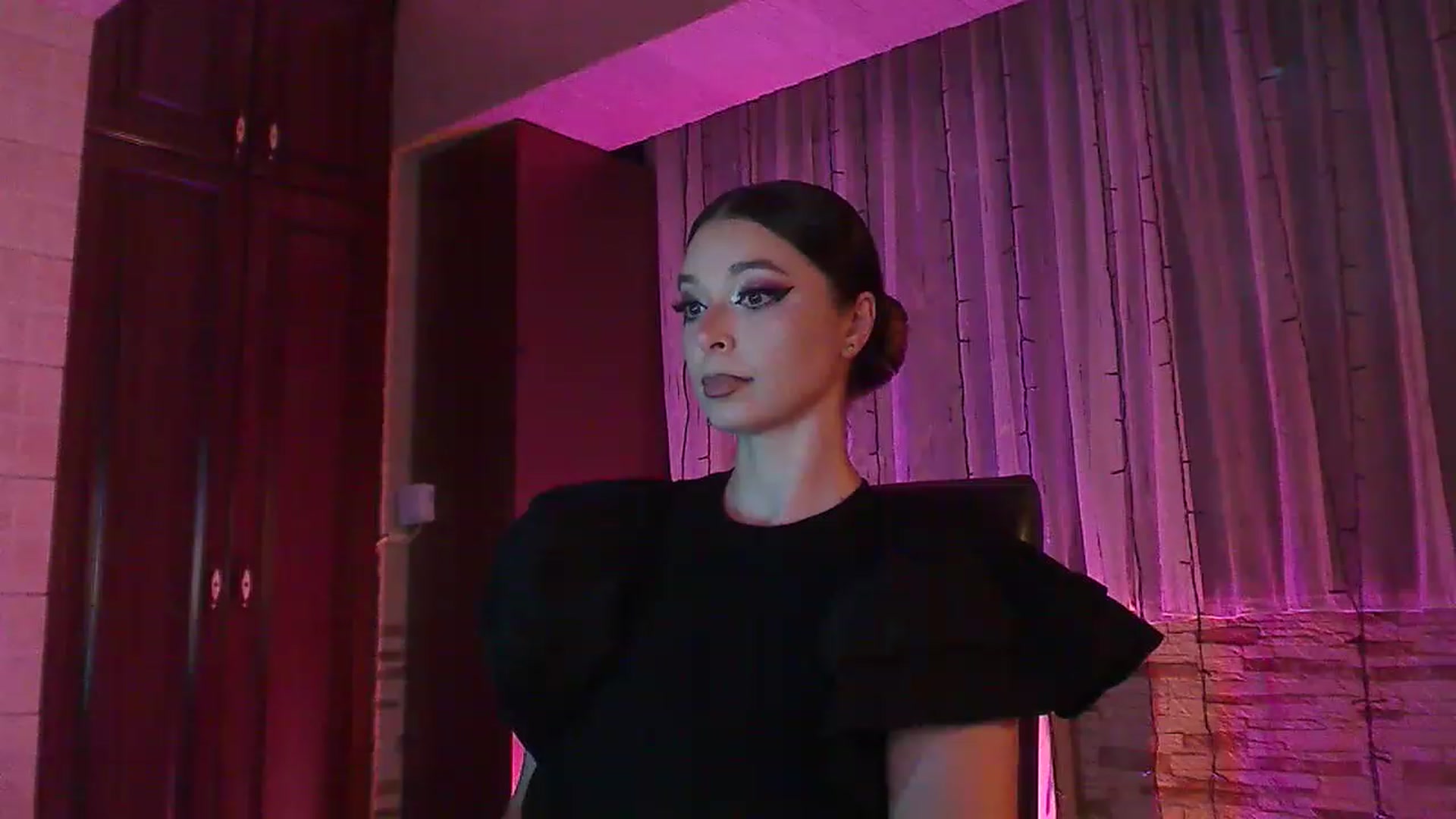 Gallery image thumbnail from No_bo_dy's myfreecams stream on, 06/18/2023, 24:14 image 2 of 20