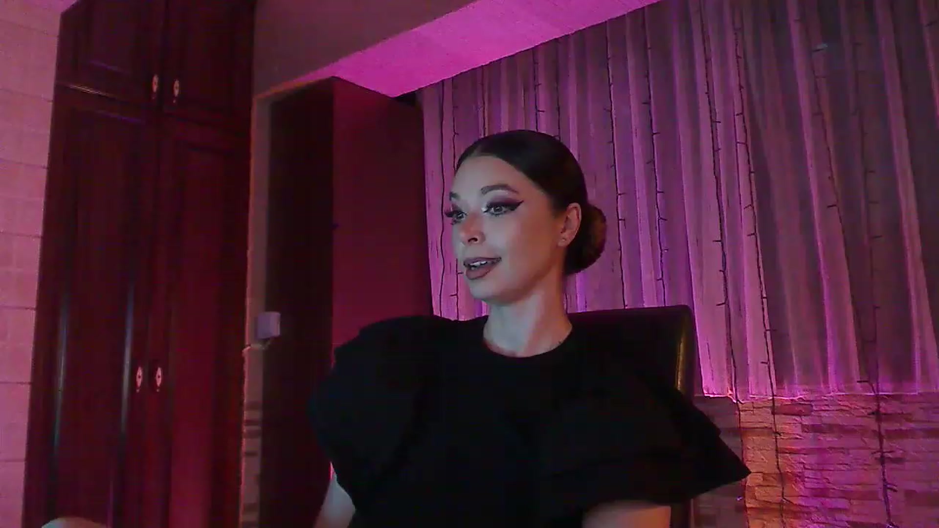 Gallery image thumbnail from No_bo_dy's myfreecams stream on, 06/18/2023, 24:14 image 14 of 20