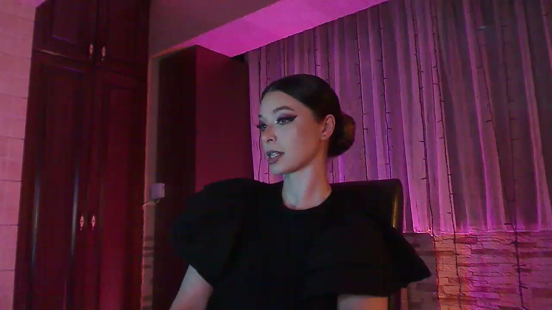 Gallery image thumbnail from No_bo_dy's myfreecams stream on, 06/18/2023, 24:14 image 19 of 20