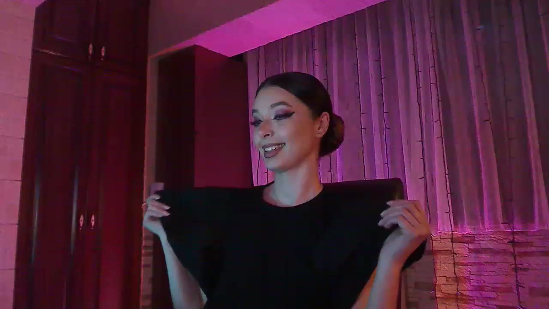 Gallery image thumbnail from No_bo_dy's myfreecams stream on, 06/18/2023, 24:14 image 12 of 20