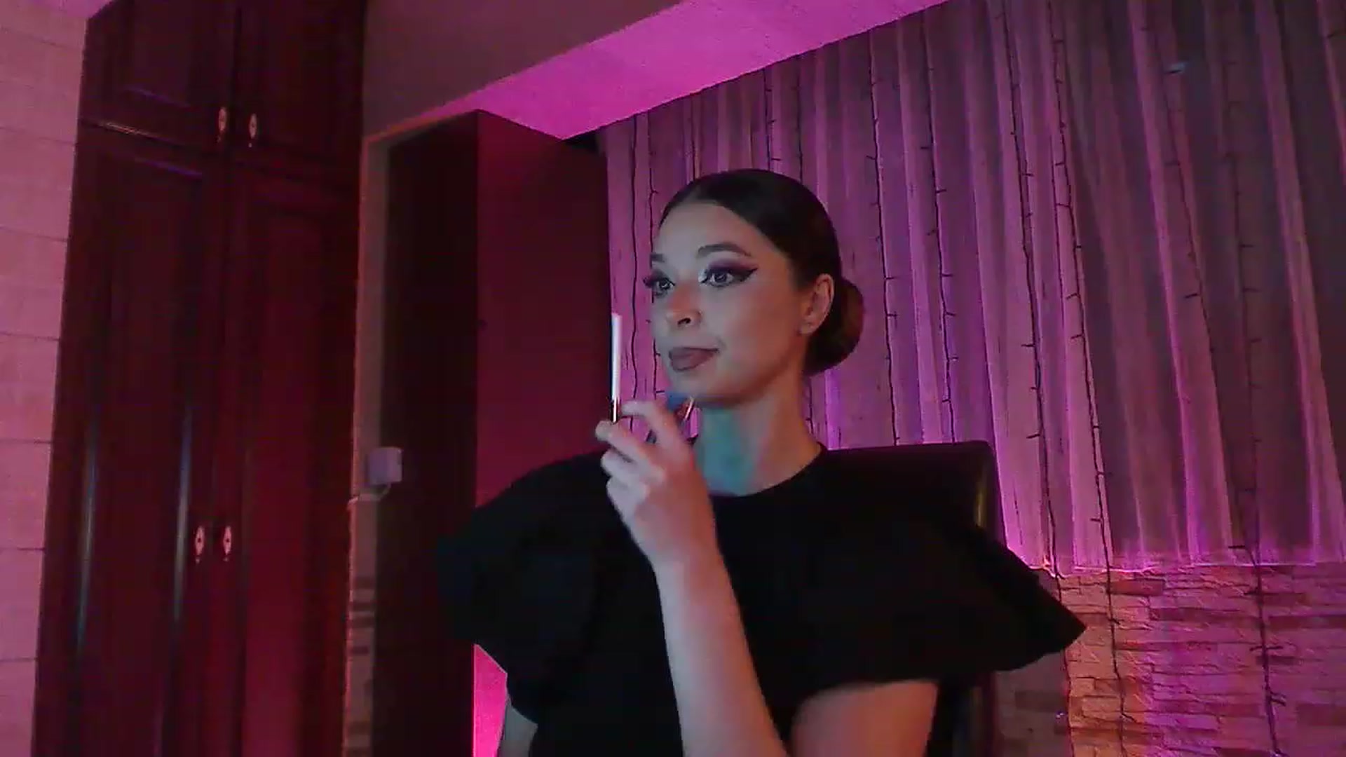 Gallery image thumbnail from No_bo_dy's myfreecams stream on, 06/18/2023, 24:14 image 6 of 20