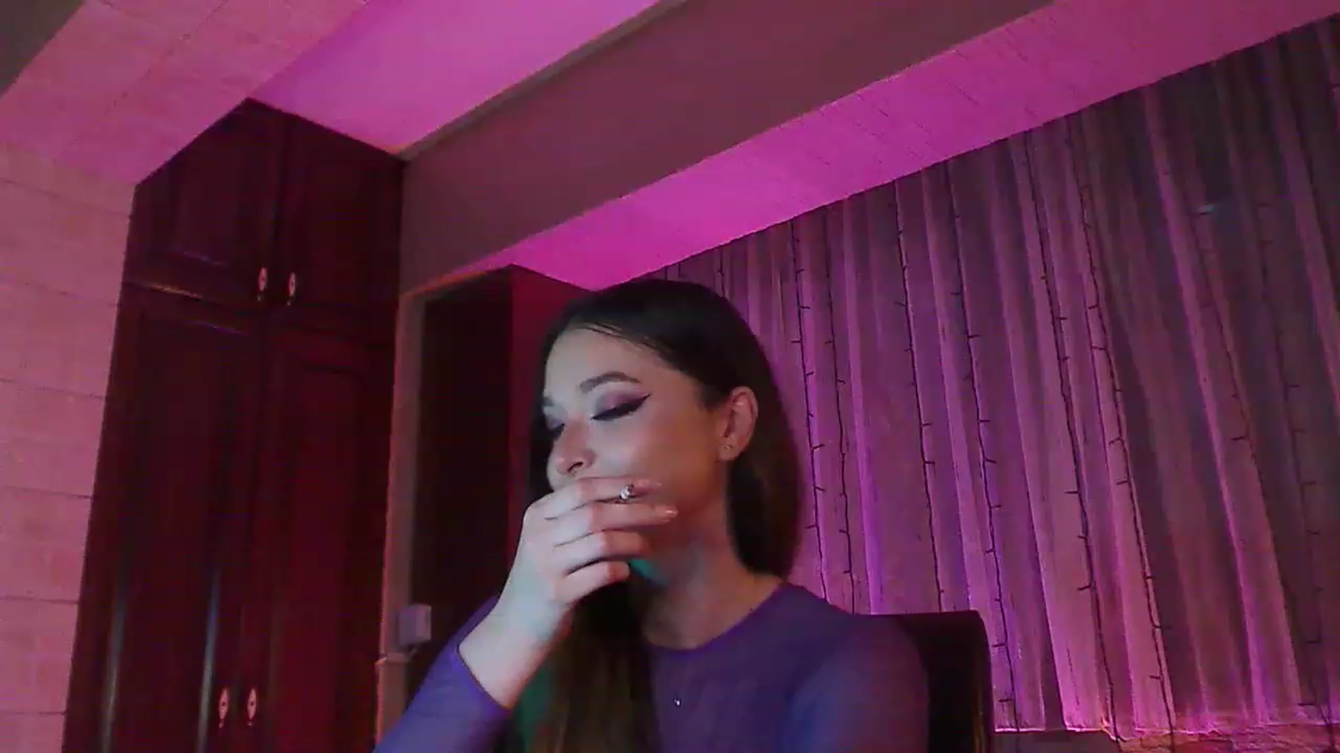 Gallery image thumbnail from No_bo_dy's myfreecams stream on, 06/18/2023, 01:37 image 16 of 20