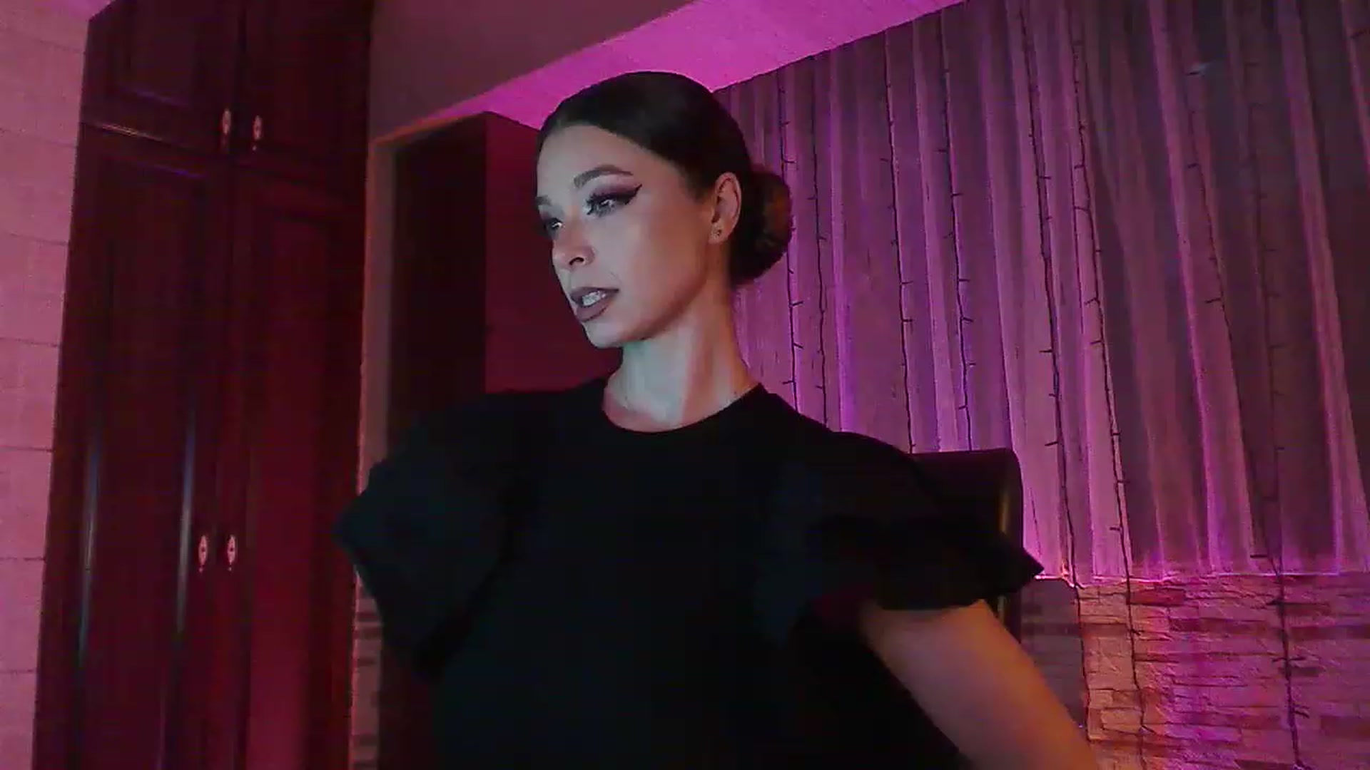 Gallery image thumbnail from No_bo_dy's myfreecams stream on, 06/18/2023, 01:37 image 4 of 20