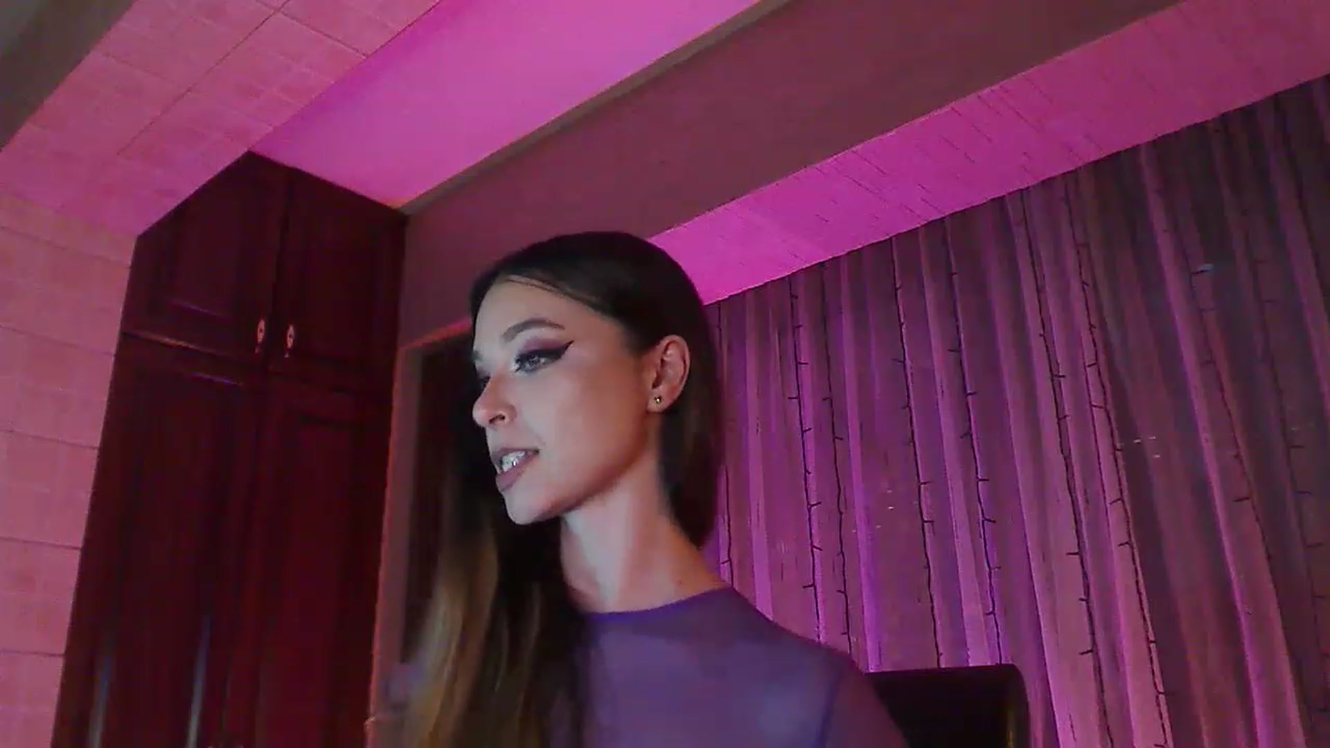 Gallery image thumbnail from No_bo_dy's myfreecams stream on, 06/18/2023, 02:17 image 17 of 20