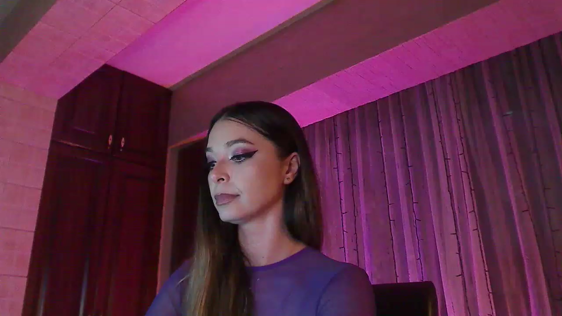 Gallery image thumbnail from No_bo_dy's myfreecams stream on, 06/18/2023, 02:17 image 5 of 20