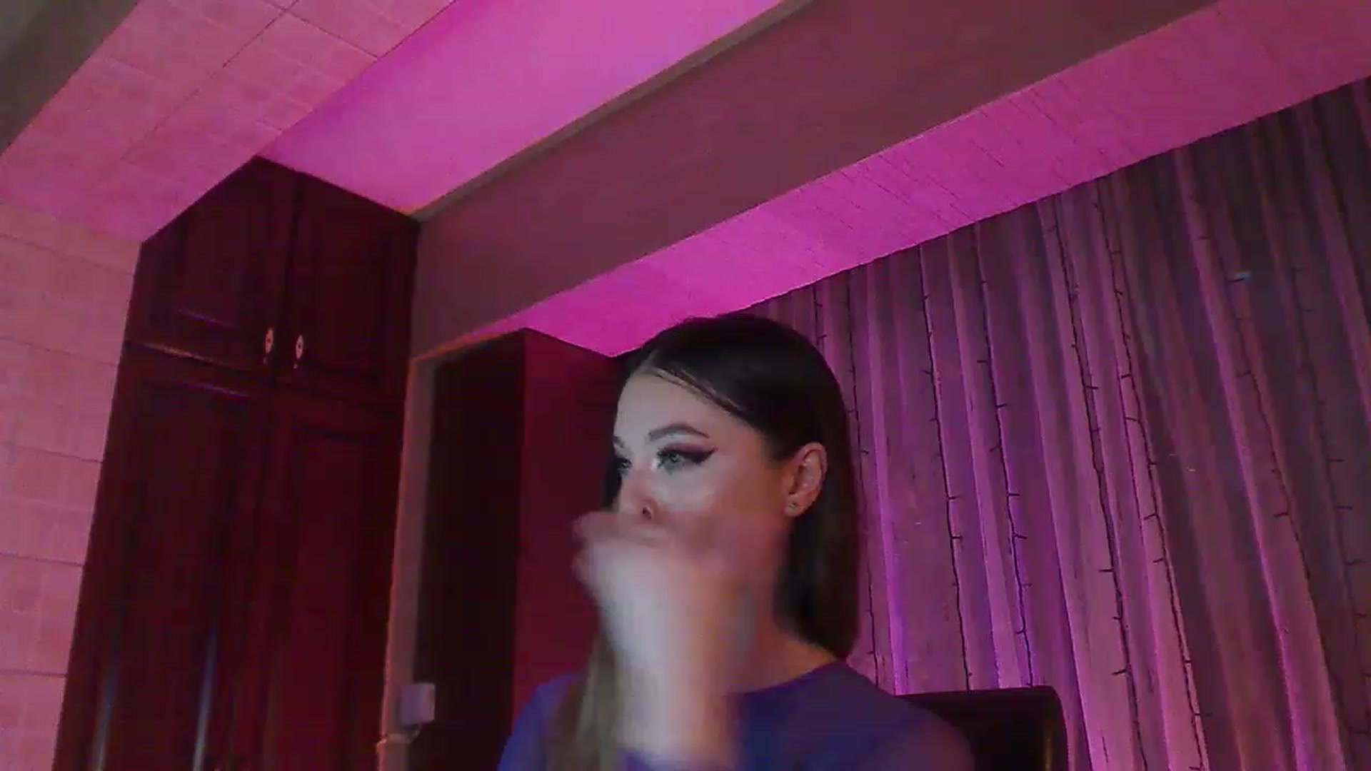 Gallery image thumbnail from No_bo_dy's myfreecams stream on, 06/18/2023, 02:17 image 10 of 20