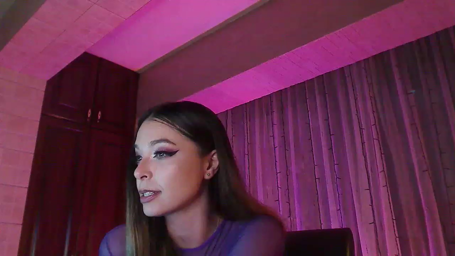 Gallery image thumbnail from No_bo_dy's myfreecams stream on, 06/18/2023, 02:17 image 6 of 20