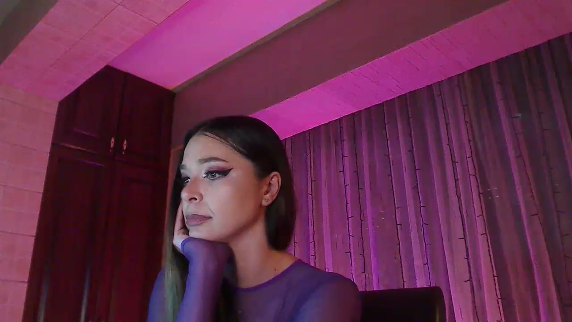 Gallery image thumbnail from No_bo_dy's myfreecams stream on, 06/18/2023, 02:17 image 16 of 20