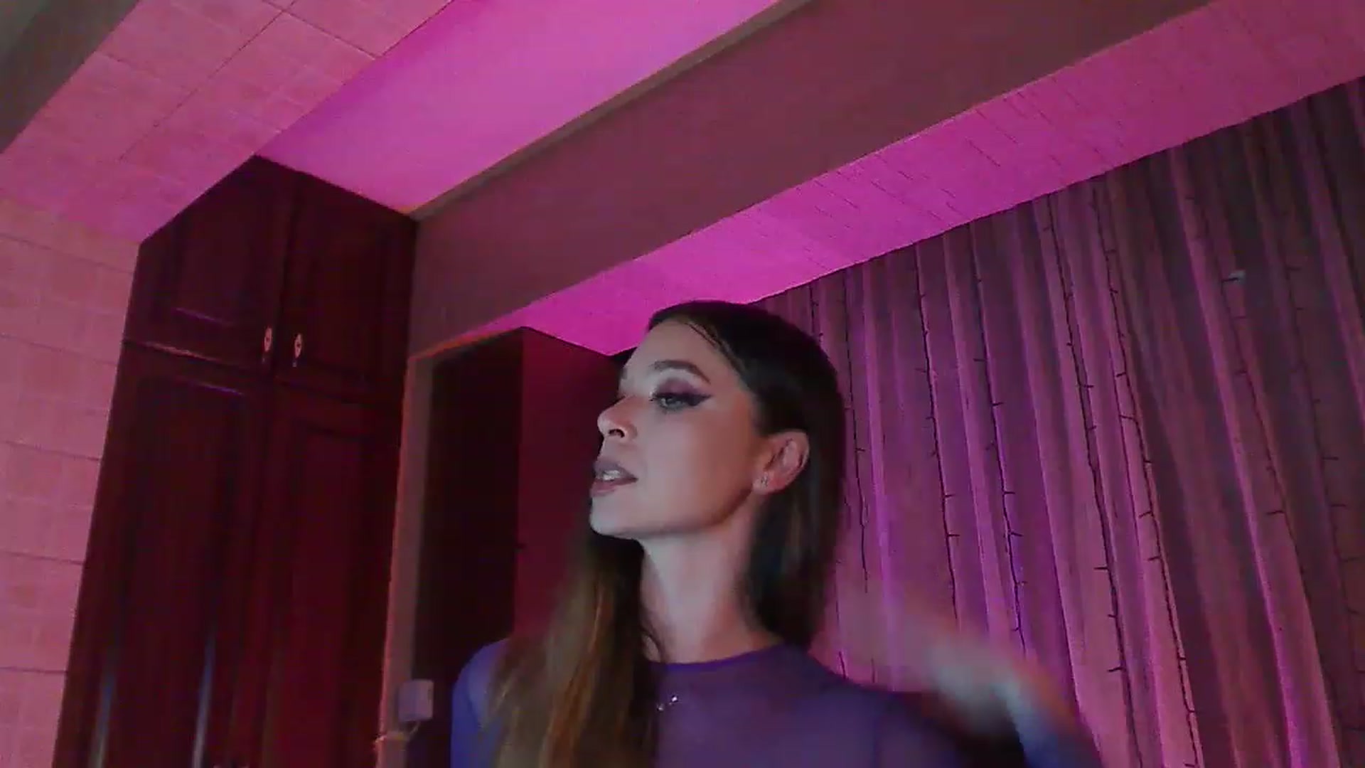 Gallery image thumbnail from No_bo_dy's myfreecams stream on, 06/18/2023, 02:17 image 3 of 20