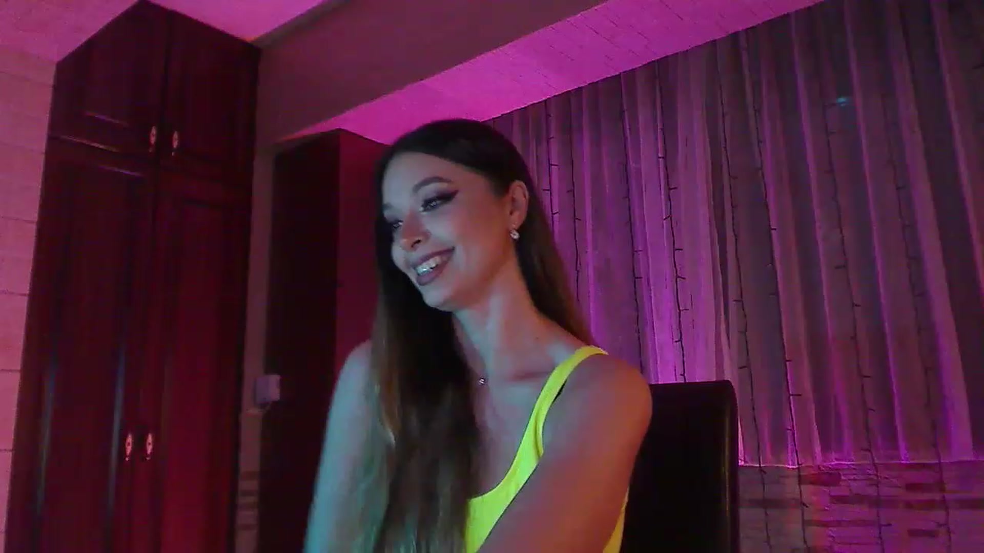 Gallery image thumbnail from No_bo_dy's myfreecams stream on, 06/18/2023, 23:12 image 16 of 20