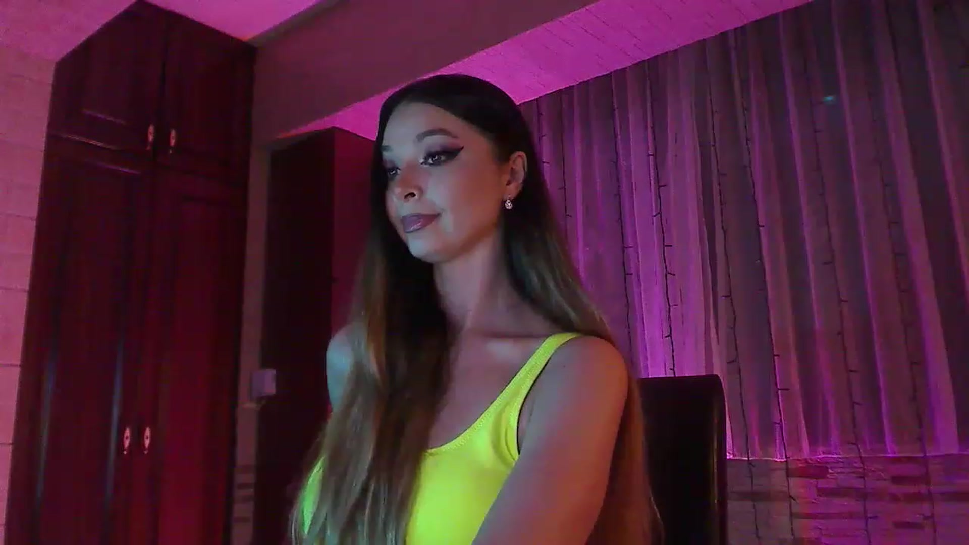 Gallery image thumbnail from No_bo_dy's myfreecams stream on, 06/18/2023, 23:12 image 5 of 20
