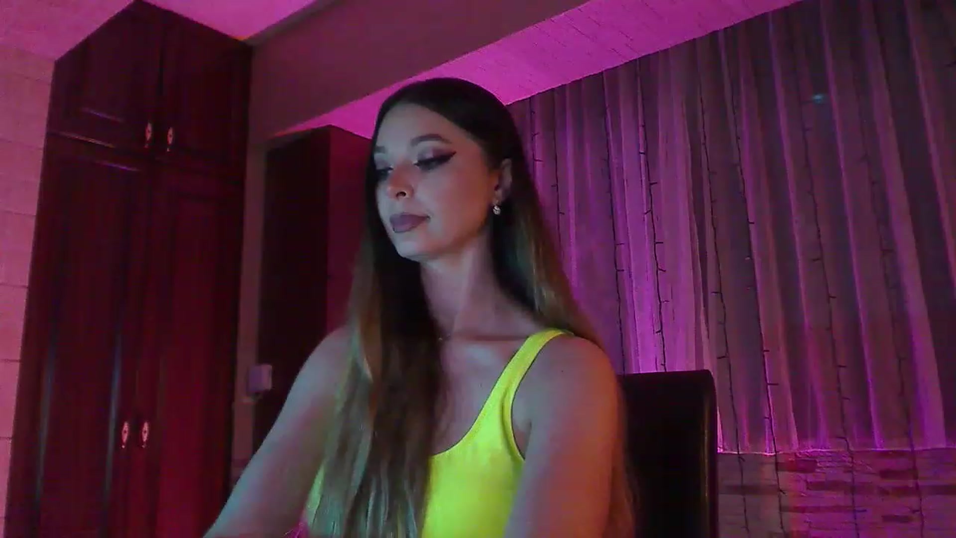 Gallery image thumbnail from No_bo_dy's myfreecams stream on, 06/18/2023, 23:12 image 17 of 20