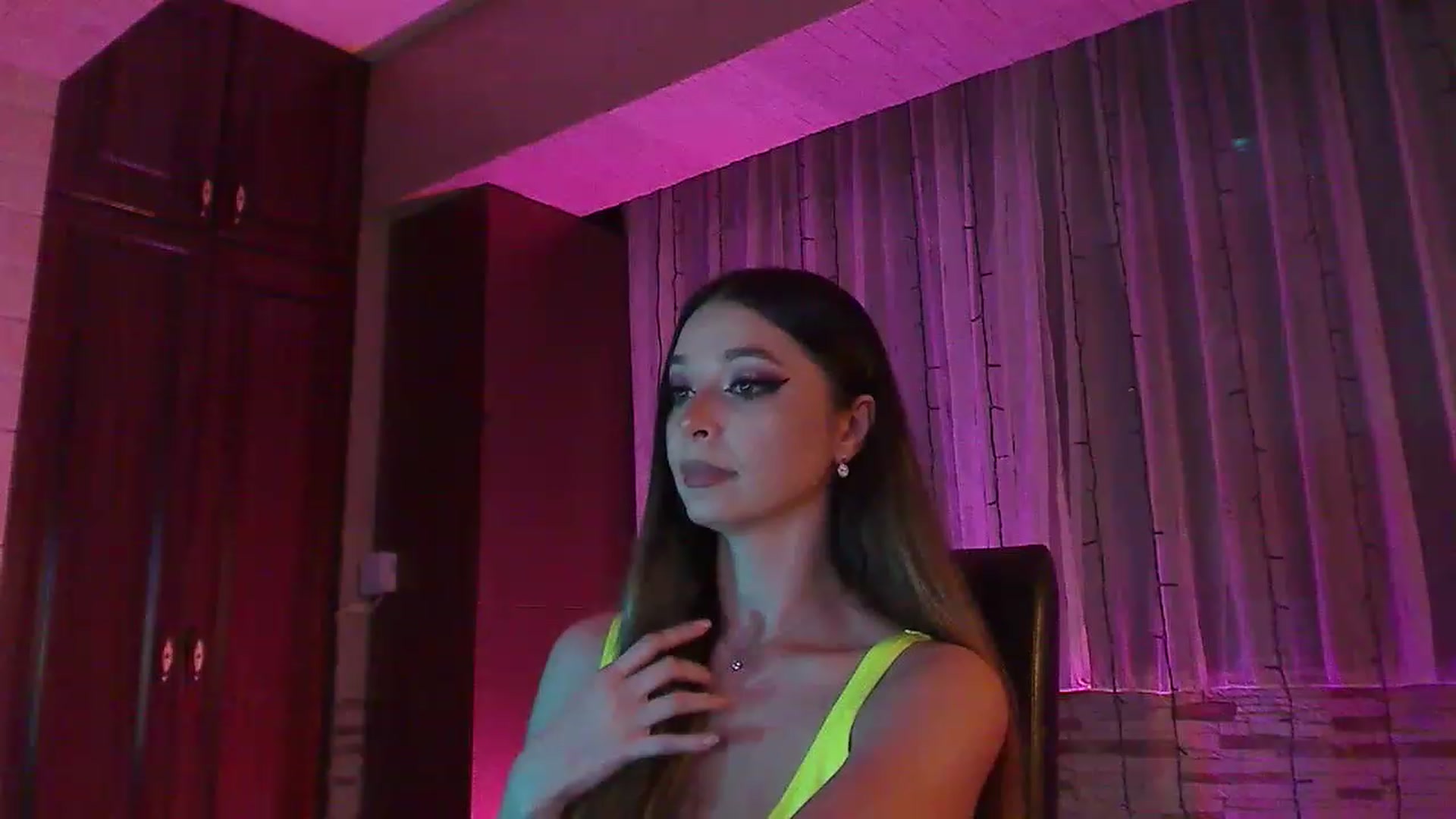 Gallery image thumbnail from No_bo_dy's myfreecams stream on, 06/19/2023, 01:21 image 2 of 20