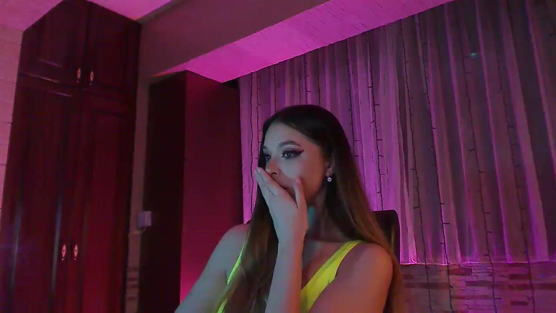 Gallery image thumbnail from No_bo_dy's myfreecams stream on, 06/19/2023, 01:21 image 14 of 20