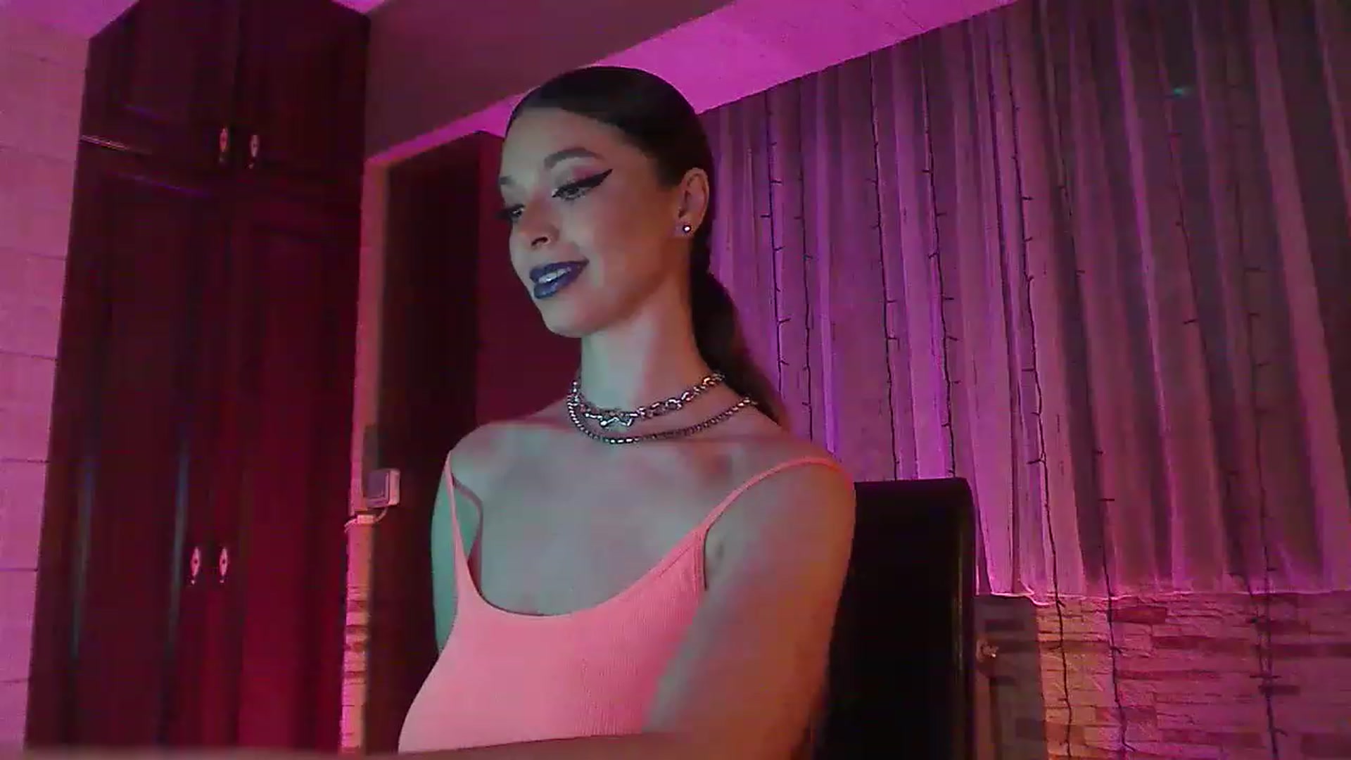 Gallery image thumbnail from No_bo_dy's myfreecams stream on, 06/19/2023, 23:40 image 20 of 20