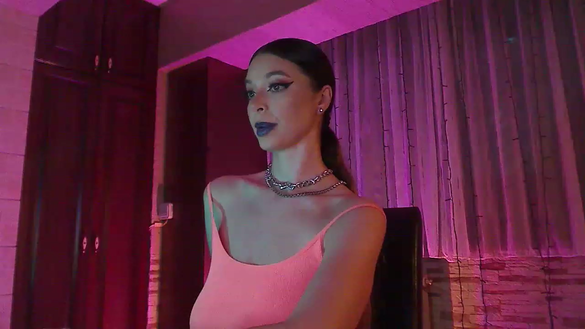 Gallery image thumbnail from No_bo_dy's myfreecams stream on, 06/19/2023, 23:40 image 19 of 20