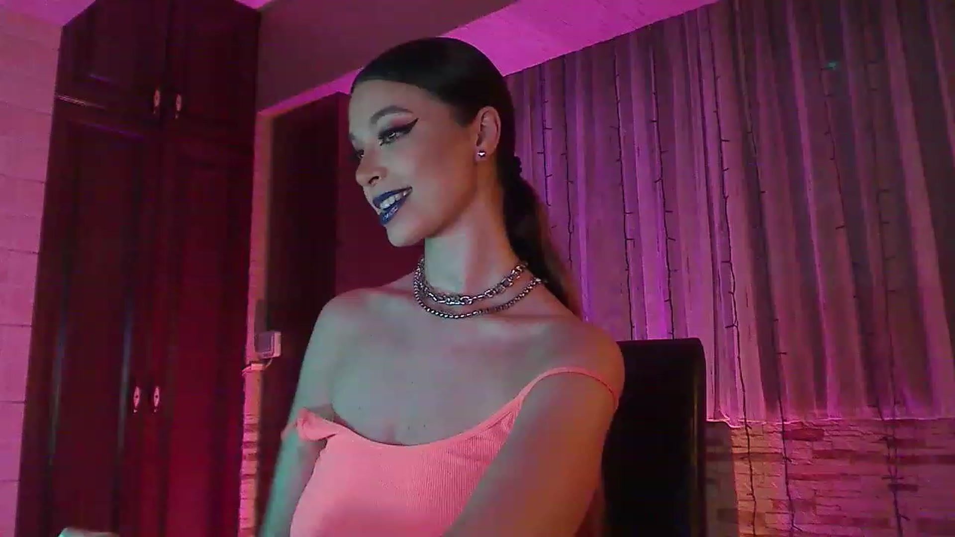 Gallery image thumbnail from No_bo_dy's myfreecams stream on, 06/19/2023, 23:40 image 5 of 20
