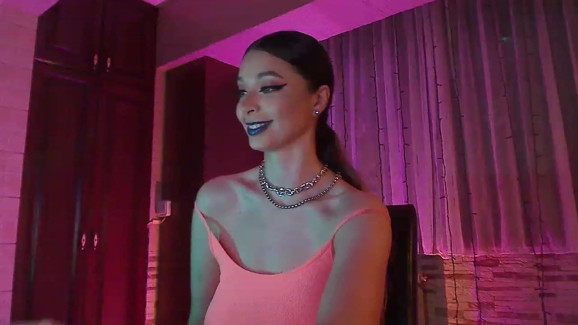 Gallery image thumbnail from No_bo_dy's myfreecams stream on, 06/19/2023, 23:40 image 13 of 20