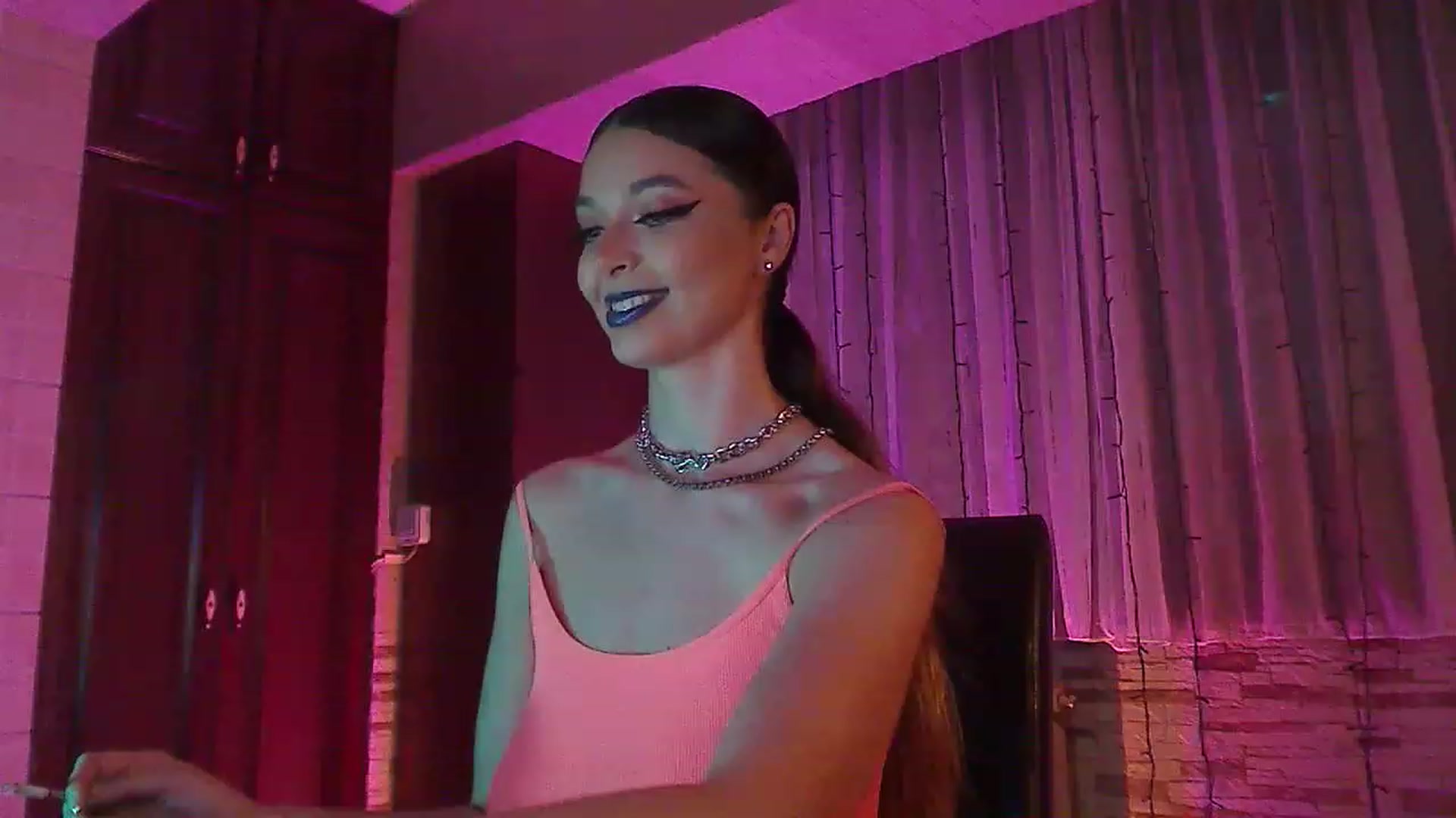 Gallery image thumbnail from No_bo_dy's myfreecams stream on, 06/19/2023, 23:40 image 17 of 20