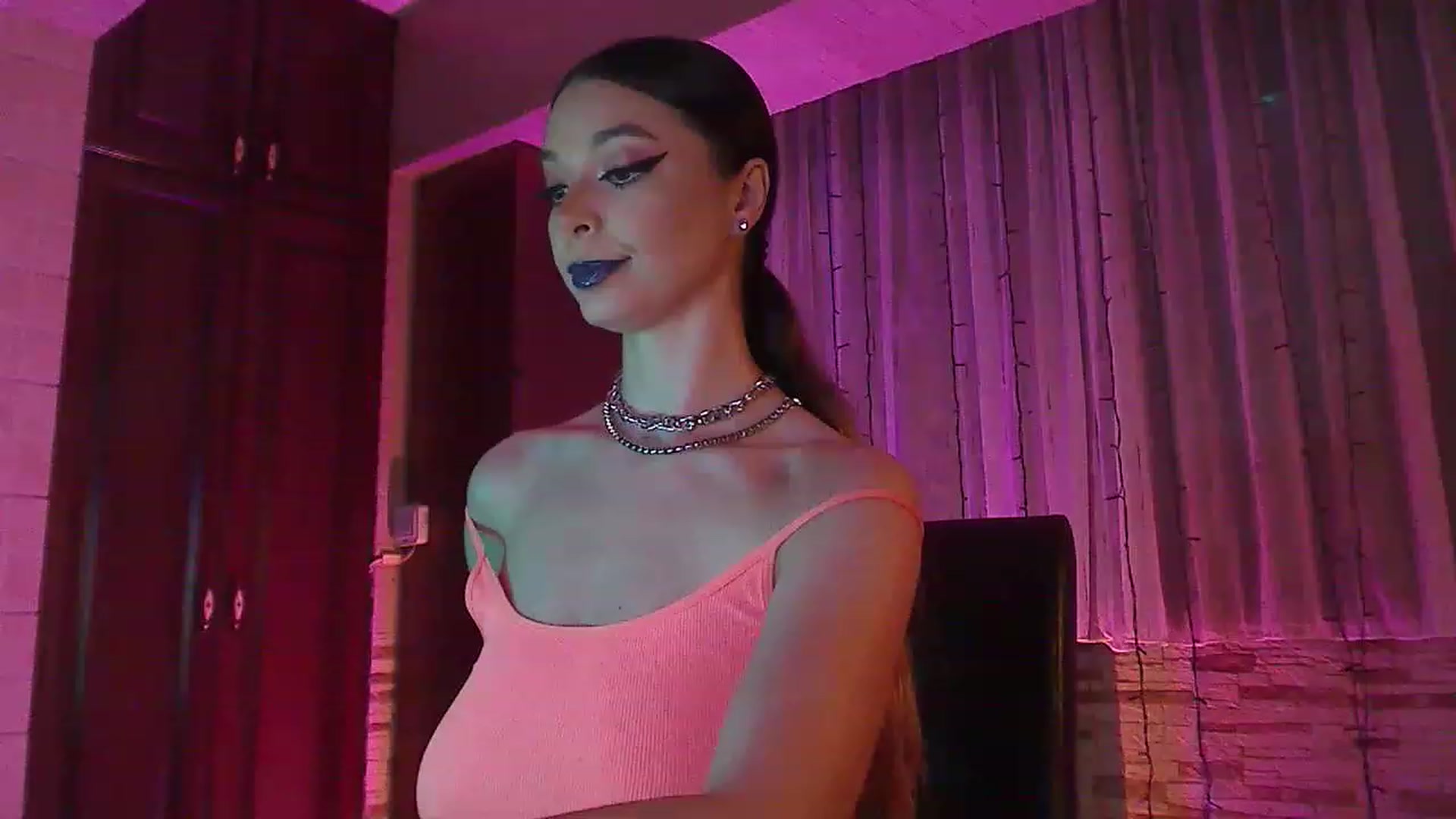 Gallery image thumbnail from No_bo_dy's myfreecams stream on, 06/19/2023, 23:40 image 7 of 20